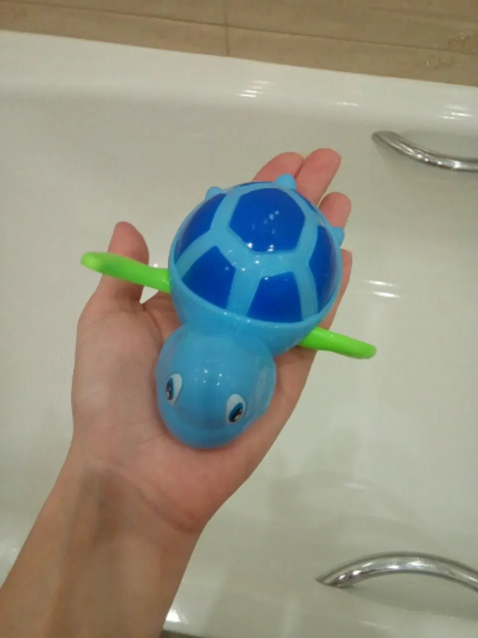 "Cartoon Animal Tortoise Wind-Up Baby Bath Toy - Swimming Turtle"