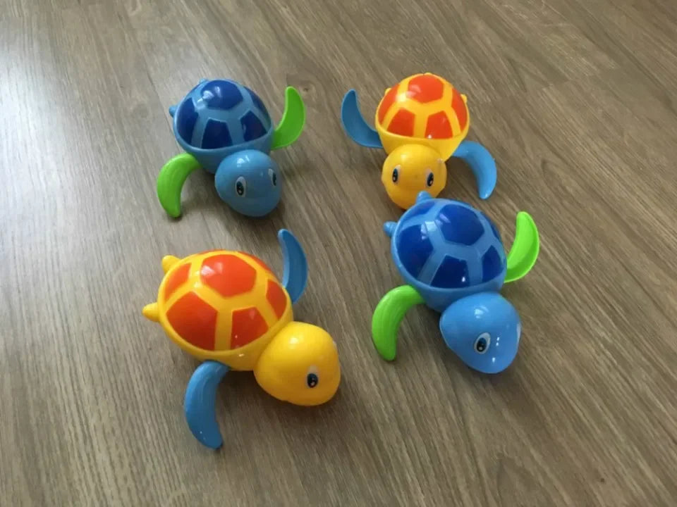 "Cartoon Animal Tortoise Wind-Up Baby Bath Toy - Swimming Turtle"