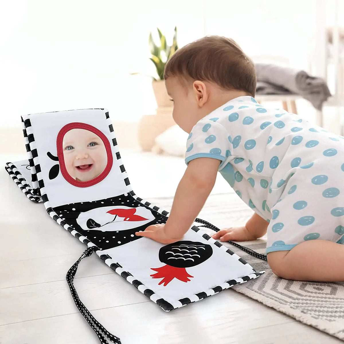 Black & White Montessori Sensory Cloth Book for Newborns (0 - 12 months old)
